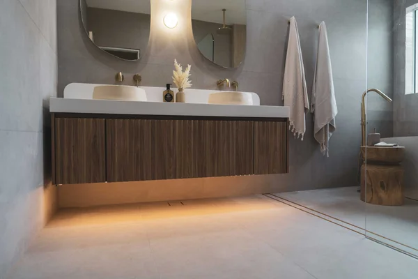Quality renovation workmanship, detailed finishes, professional results